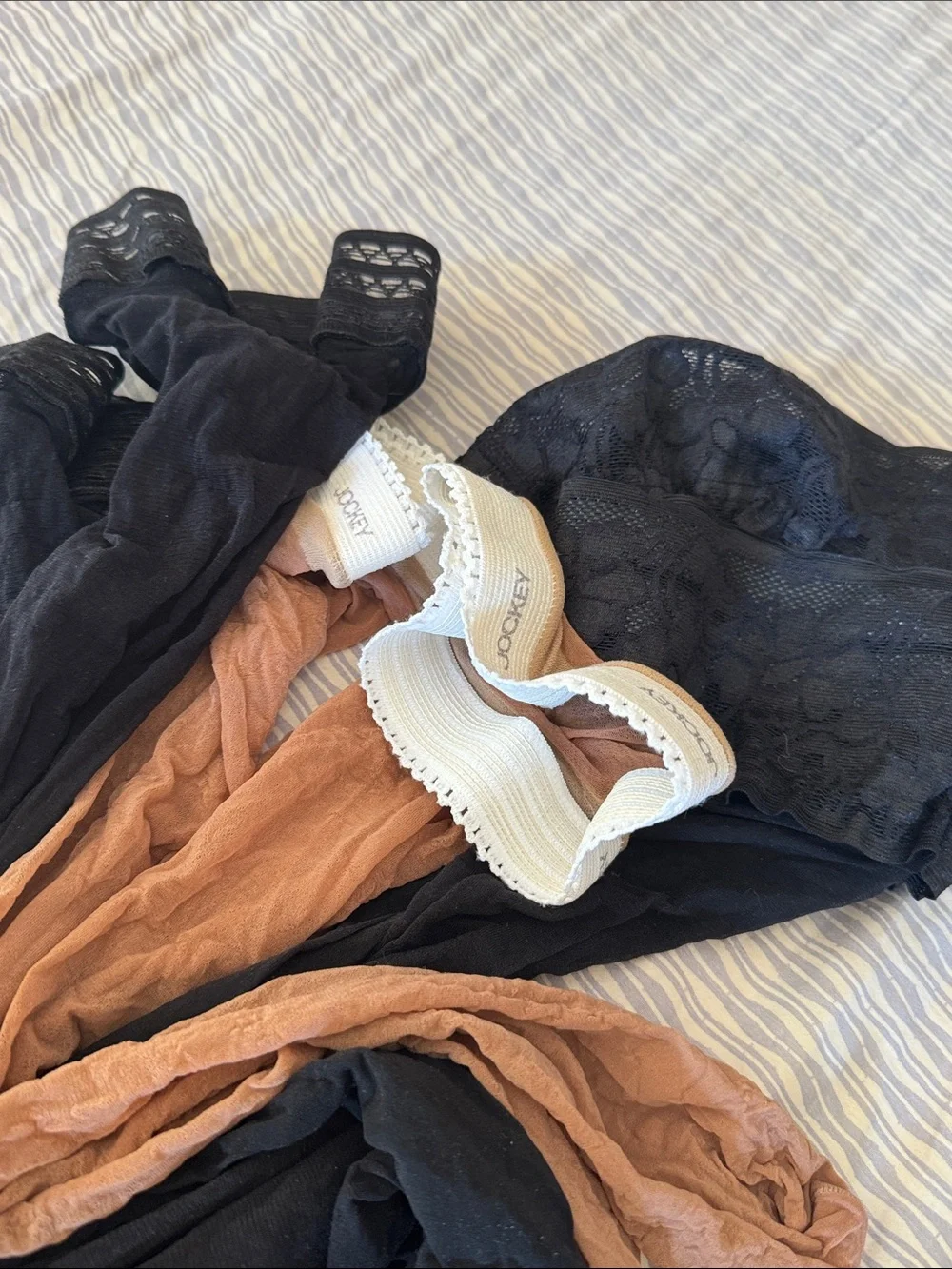 Lot pre-owned Assorted sheer thigh highs